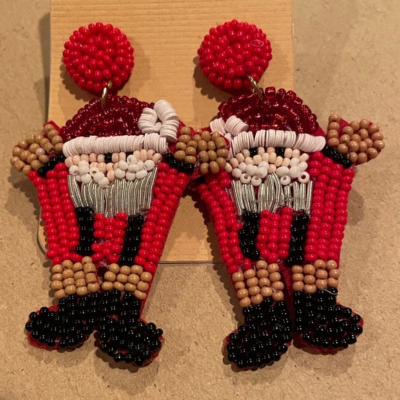 Jewelry - ❤️🎅Multicolor Beaded Santa Earrings